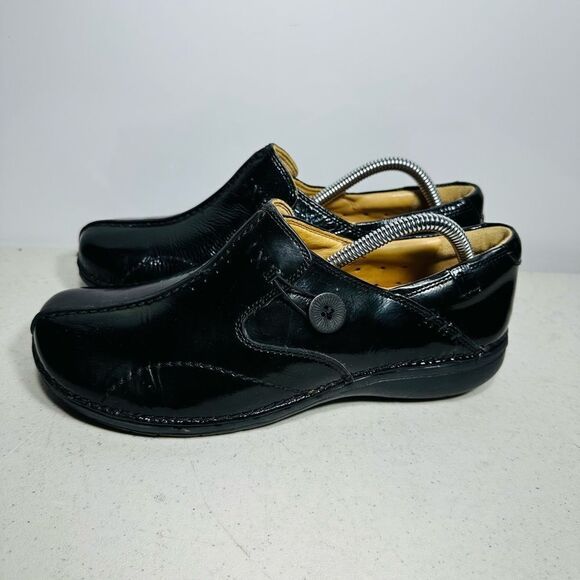 Clarks Unstructured 26103621 Un Loop Black Patent Leather Slip On Shoes - Picture 4 of 8